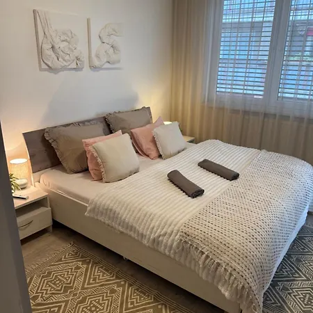 The Elite Iv Downtown Ac & Garage Parking Apartment Bratislava