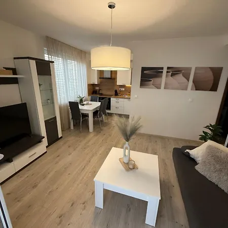 The Elite Iv Downtown Ac & Garage Parking * Братислава